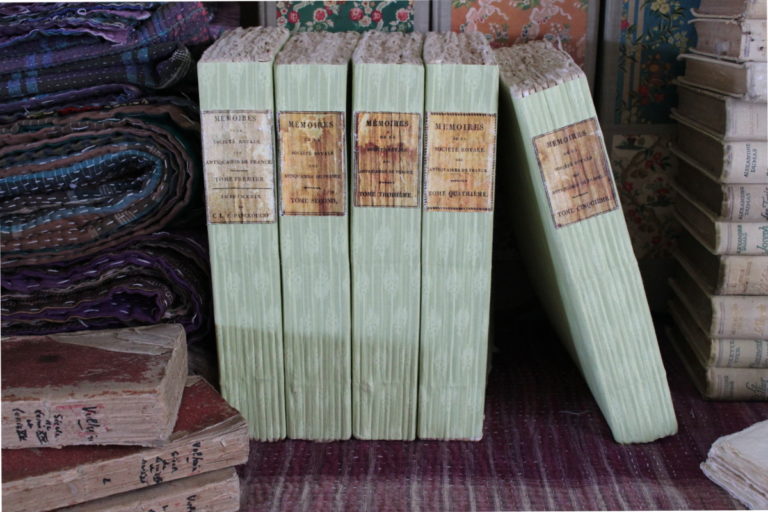 Livre décati "Mémoires des Antiquaires"