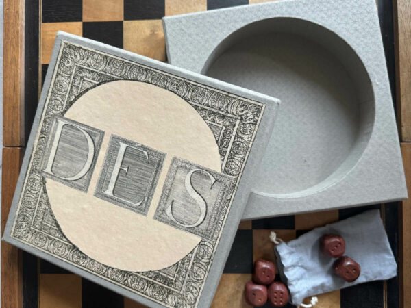 Piste de dés avec 5 dés