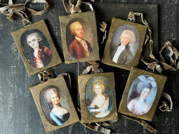 Set of 6 "frames" rectangular paper pendants