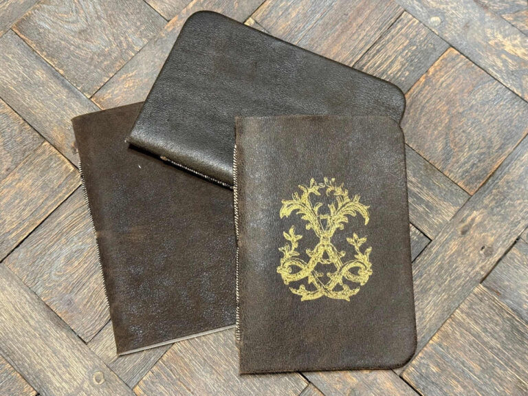 Carnet cuir "Emblème", 36p. 10x15cm