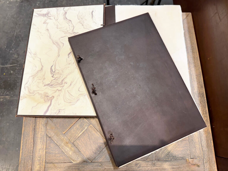 Livre "Artiste", couverture cuir, 48 pages, 26,5x38,5cm